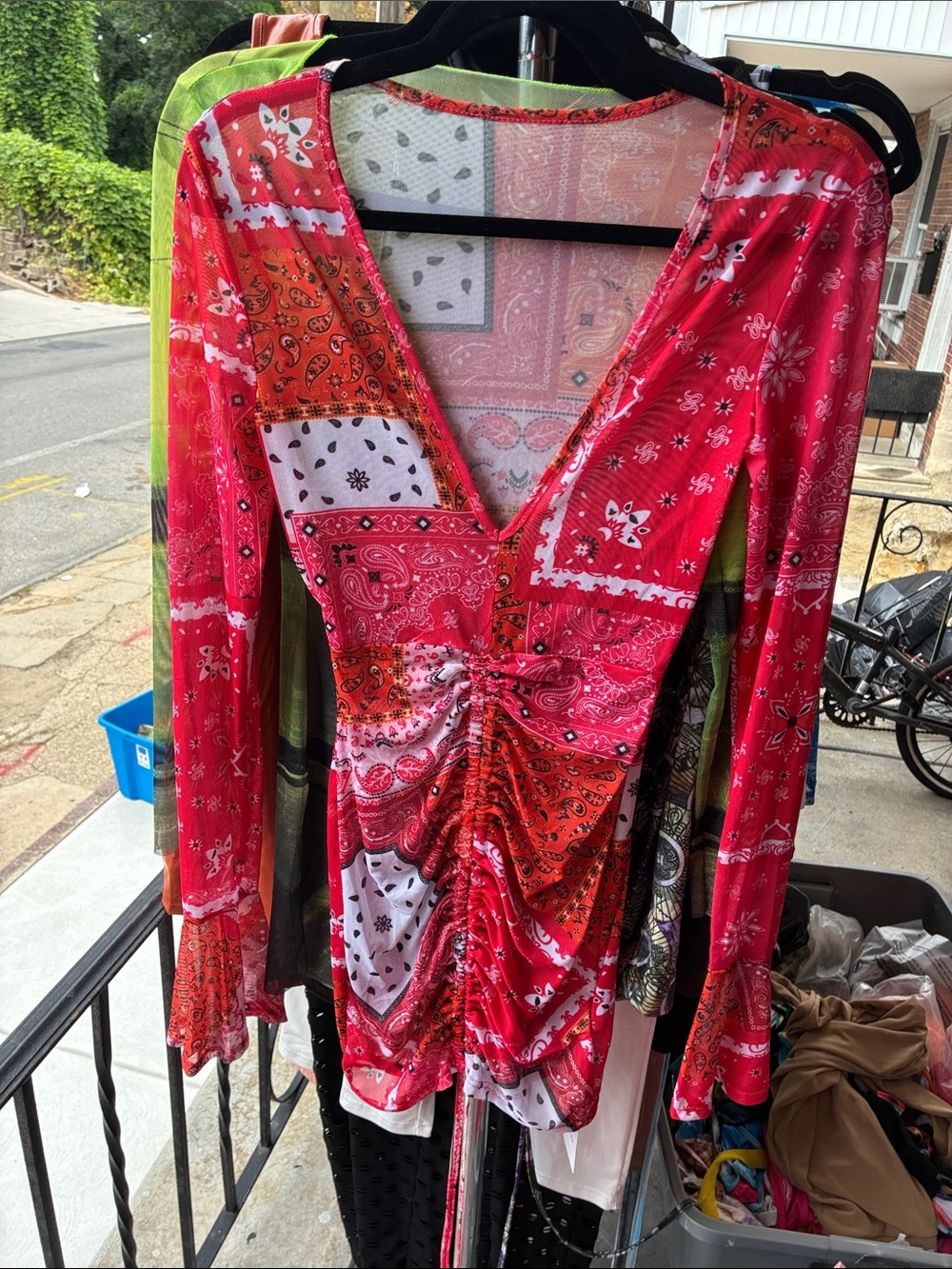 Women's Red Bandana Print Ruched V-Neck Dress